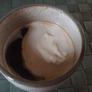 ミロとコーヒーのシナモン入りウインナーコーヒー風